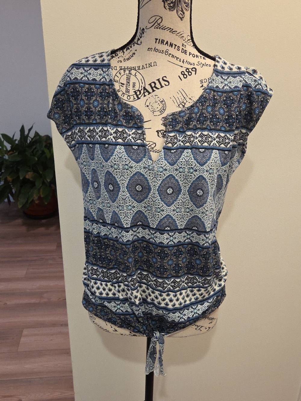 Lucky Brand Blue Patterned Tie-Front Blouse Size M